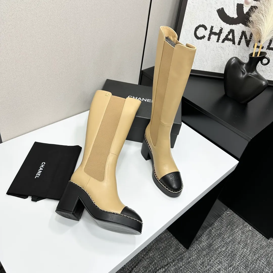 👟👟Ex-factory price 960👟👟 CHANEL Xiaoxiang 2024 autumn and winter sheepskin boots high boots knight boots The version is also the basic version of the Martin boots, neat and handsome. The upper is made of cowhide, super soft against the skin, wide and full, handsome and comfortable. The lining is soft water-dyed cowhide. The sole is original rubber outsole. Exclusive top quality 35-39. 40 customized